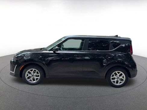 Used 2025 Kia Soul LX w/ LX Technology Package FWD image 9