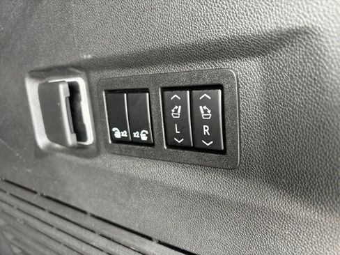 Used 2022 GMC Yukon AT4 w/ Technology Package image 23