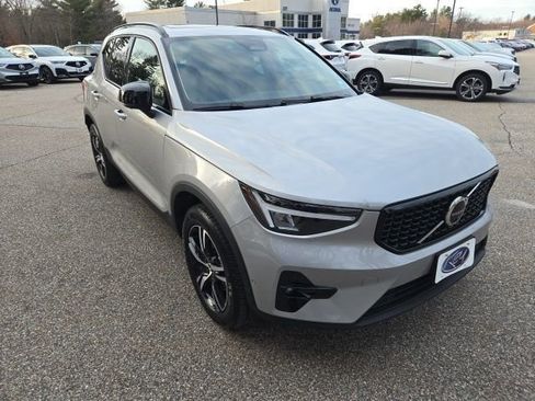 Used 2023 Volvo XC40 B5 Plus w/ Driver Assist Package image 7