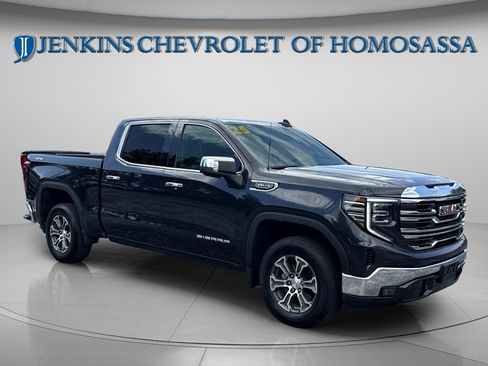 Used 2025 GMC Sierra 1500 SLT AWD/4WD image 1