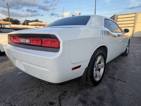 Used 2013 Dodge Challenger SXT RWD image 5