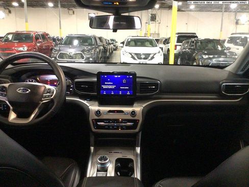 Used 2022 Ford Explorer XLT w/ Equipment Group 202A RWD image 13