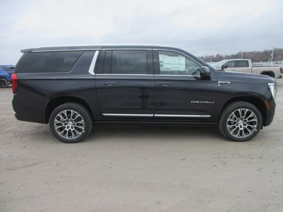 New 2026 GMC Yukon XL Denali w/ Sun & Power Step Package
