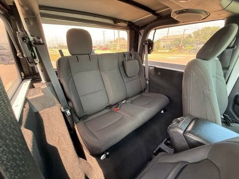 Used 2018 Jeep Wrangler Sport AWD/4WD image 12