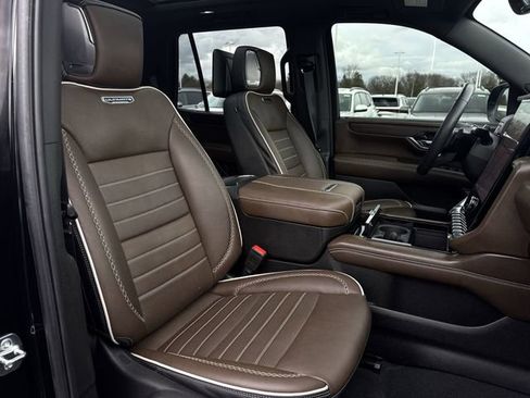 Used 2025 GMC Yukon Denali Ultimate w/ LPO, Floor Liner Package image 29