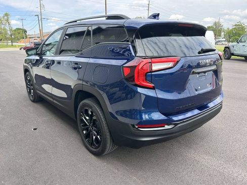 Used 2022 GMC Terrain SLE w/ Driver Convenience Package FWD image 5