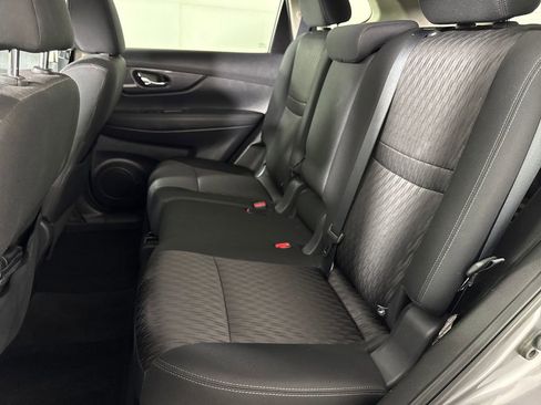 Used 2018 Nissan Rogue SV FWD image 13