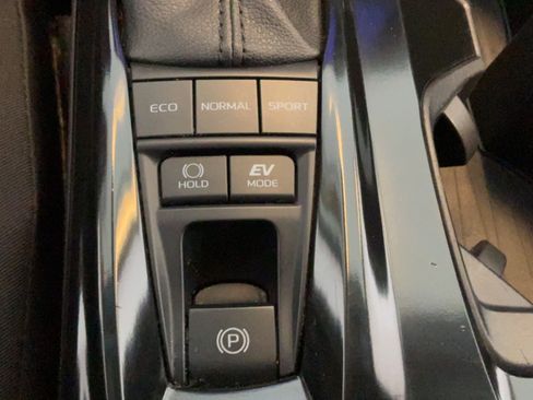 Used 2025 Toyota Camry LE FWD image 17