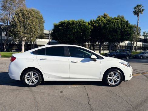Used 2017 Chevrolet Cruze LT FWD image 5
