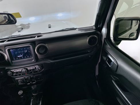 Certified 2021 Jeep Gladiator Sport image 29