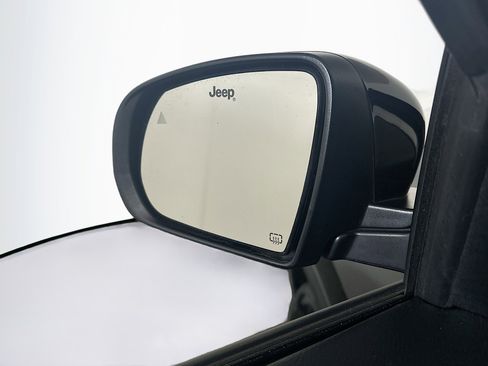 Used 2023 Jeep Compass Latitude w/ Convenience Group AWD/4WD image 16