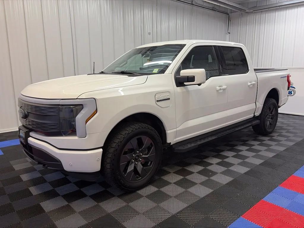 Used 2022 Ford F150 Lightning Lariat AWD/4WD image 8