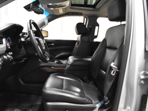 Used 2017 GMC Yukon SLT image 3