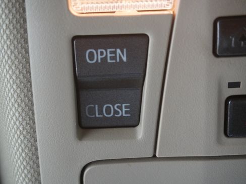 Used 2014 Toyota Camry XLE w/ Leather Package FWD image 23