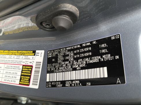 Used 2022 Toyota Highlander XLE AWD/4WD image 30