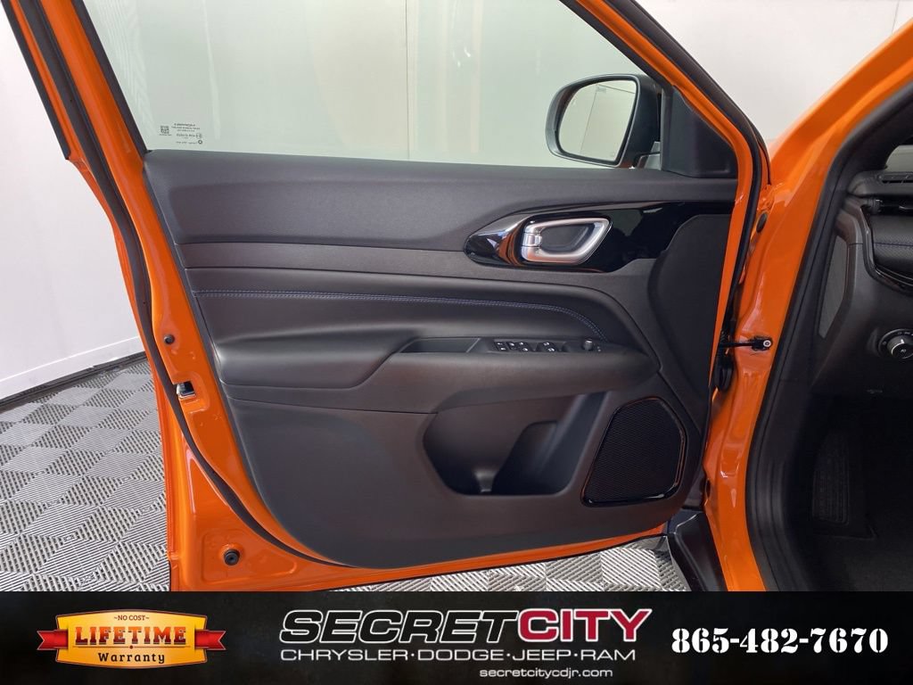 New 2026 Jeep Compass Latitude AWD/4WD image 12