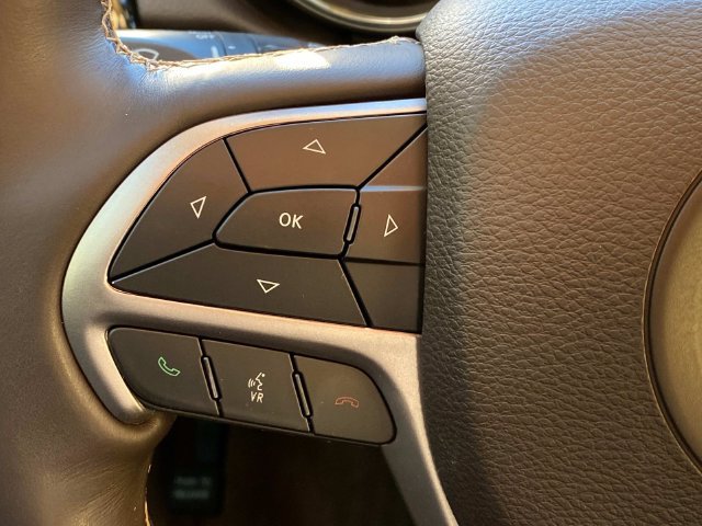 Used 2019 Jeep Grand Cherokee Overland AWD/4WD image 19