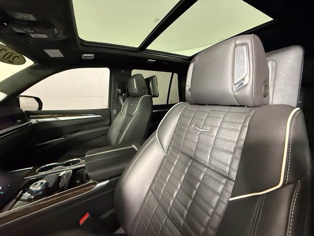 Used 2026 Cadillac Escalade Platinum Sport w/ LPO, ONYX Package AWD/4WD image 15