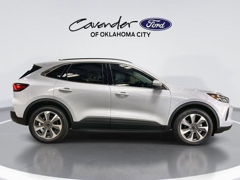 Used 2025 Ford Escape Platinum w/ Premium Technology Package image 9