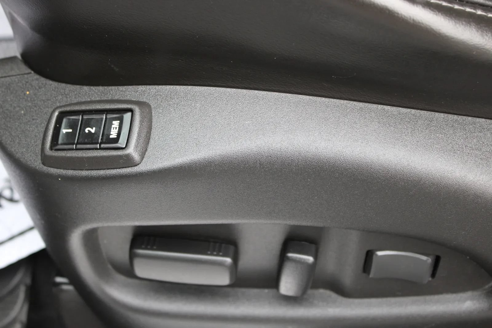 Used 2015 Cadillac SRX Performance w/ Driver Awareness Package FWD image 18