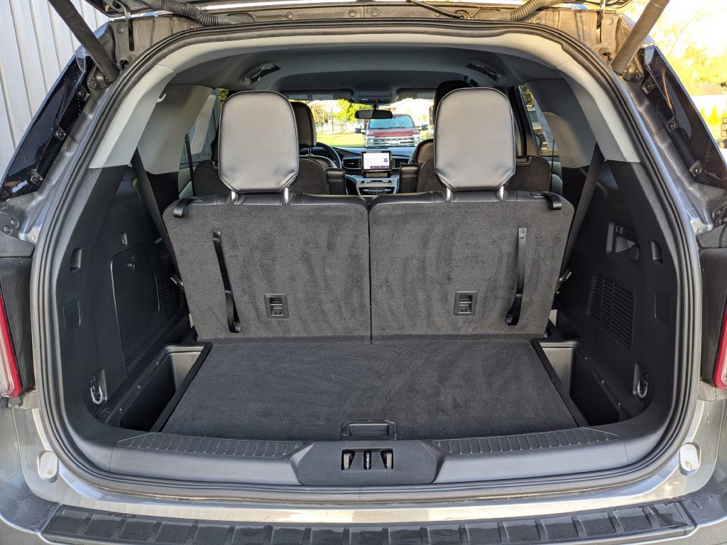 Used 2024 Ford Explorer XLT w/ Equipment Group 202A AWD/4WD image 28