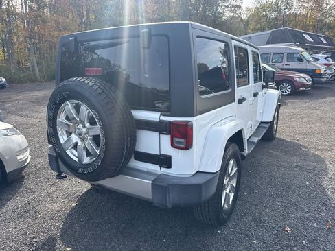 Used 2017 Jeep Wrangler Unlimited Sahara w/ Connectivity Group image 9