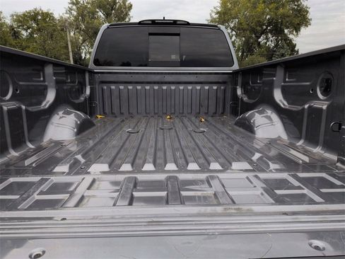 Used 2024 Nissan Titan SV w/ SV Convenience Package image 17