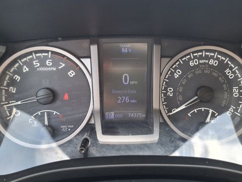 Used 2016 Toyota Tacoma SR5 w/ SR5 Appearance Package (SN) image 11