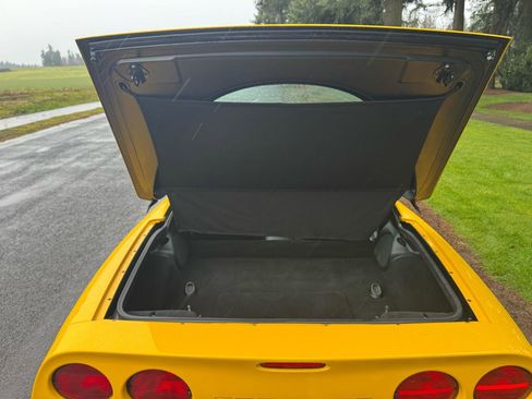 Used 2000 Chevrolet Corvette Coupe w/ Memory Pkg image 29