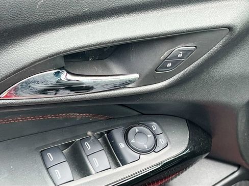 Used 2024 Chevrolet Trax RS FWD image 17