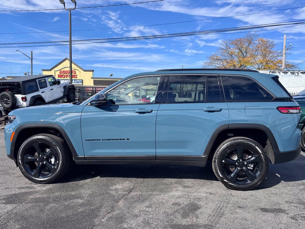 New 2026 Jeep Grand Cherokee Limited w/ Limited Altitude Package AWD/4WD image 4
