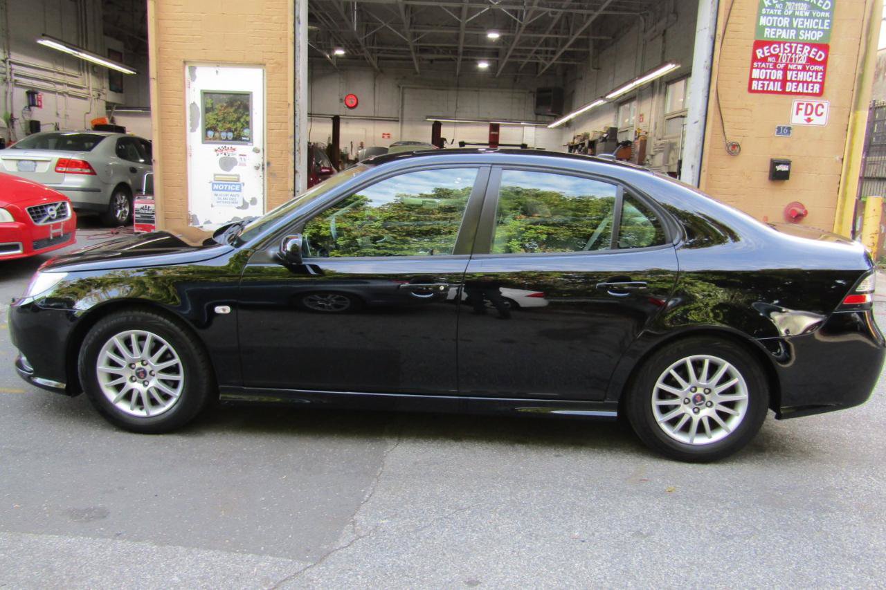 Used 2008 Saab 9-3 2.0T w/ Moonroof Package FWD image 2