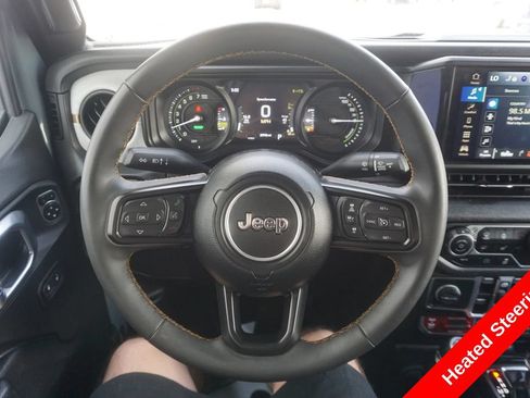 Used 2024 Jeep Wrangler Unlimited AWD/4WD image 3