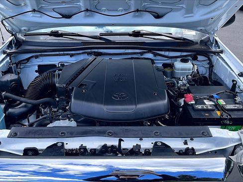 Used 2015 Toyota Tacoma 4x4 Double Cab w/ TRD Off-Road Package image 29