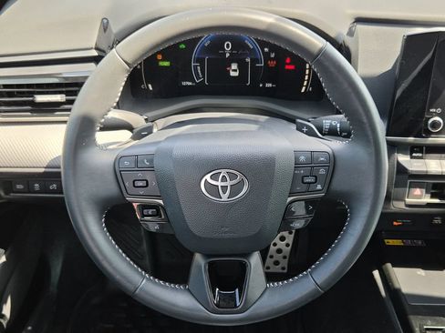 Used 2025 Toyota Camry SE FWD image 14