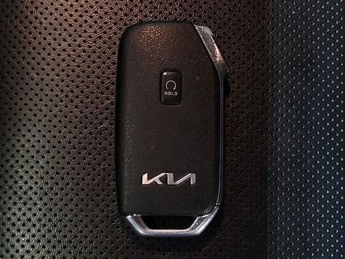 Used 2022 Kia Telluride LX FWD image 32