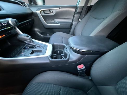Used 2022 Toyota RAV4 LE FWD image 19