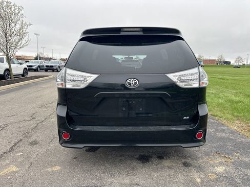 Used 2016 Toyota Sienna SE FWD image 10