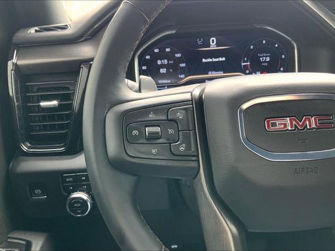 Used 2025 GMC Sierra 1500 AT4 w/ Technology Package AWD/4WD image 17