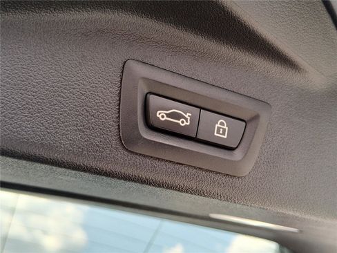 Used 2022 BMW X5 xDrive40i w/ Parking Assistance Package image 8