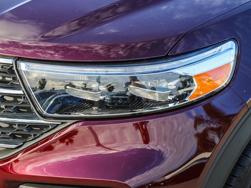 Used 2022 Ford Explorer XLT image 5