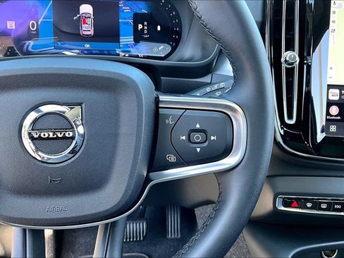 Used 2025 Volvo XC40 B5 Core AWD/4WD image 21