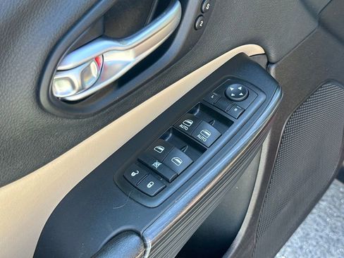 Used 2015 Jeep Cherokee Limited w/ Luxury Group image 15