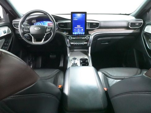 Certified 2023 Ford Explorer Platinum w/ Technology Package AWD/4WD image 13