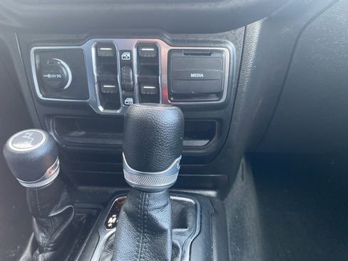 Used 2022 Jeep Gladiator Willys image 8