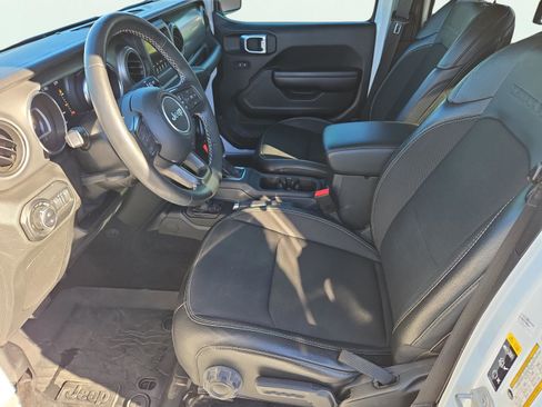 Used 2021 Jeep Gladiator Sport image 10