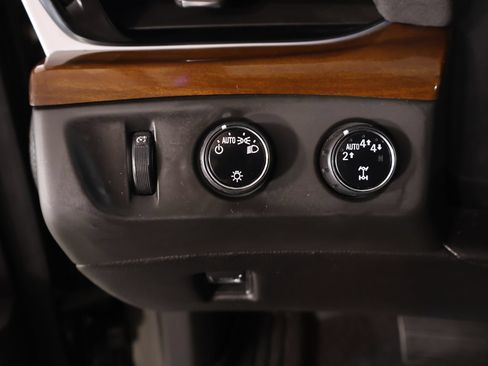 Used 2020 Cadillac Escalade Premium Luxury w/ LPO, Radiant Package AWD/4WD image 9
