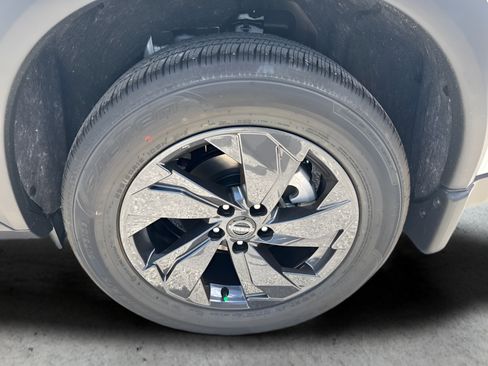 Used 2026 Nissan Rogue SV FWD image 40