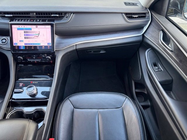 Used 2021 Jeep Grand Cherokee L Limited AWD/4WD image 14