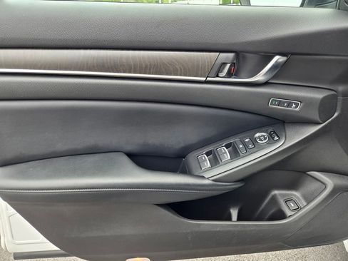 Used 2018 Honda Accord Touring image 17